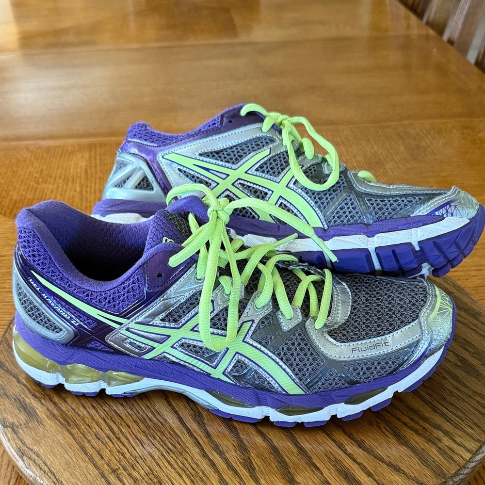 Women’s ASICS KAYANO 21 SIZE 11